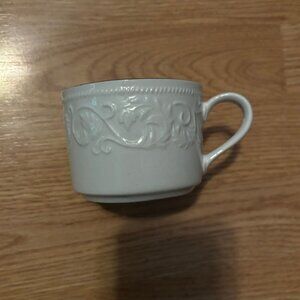 White with gold detail coffee/tea mug